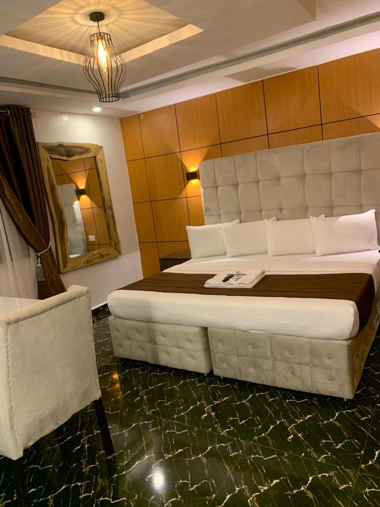 Presken Hotel At International Airport Road Ikeja Kültér fotó