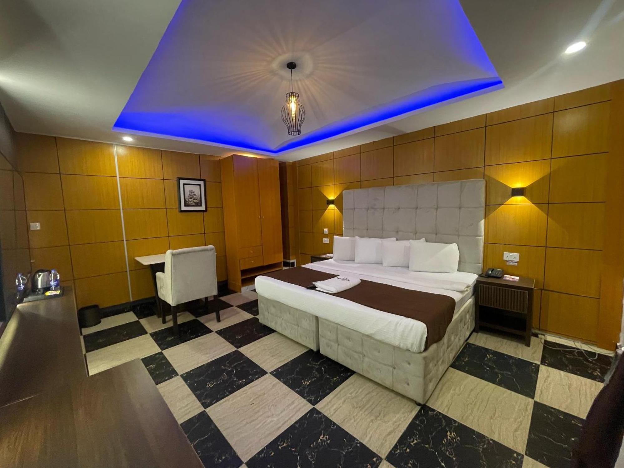 Presken Hotel At International Airport Road Ikeja Kültér fotó